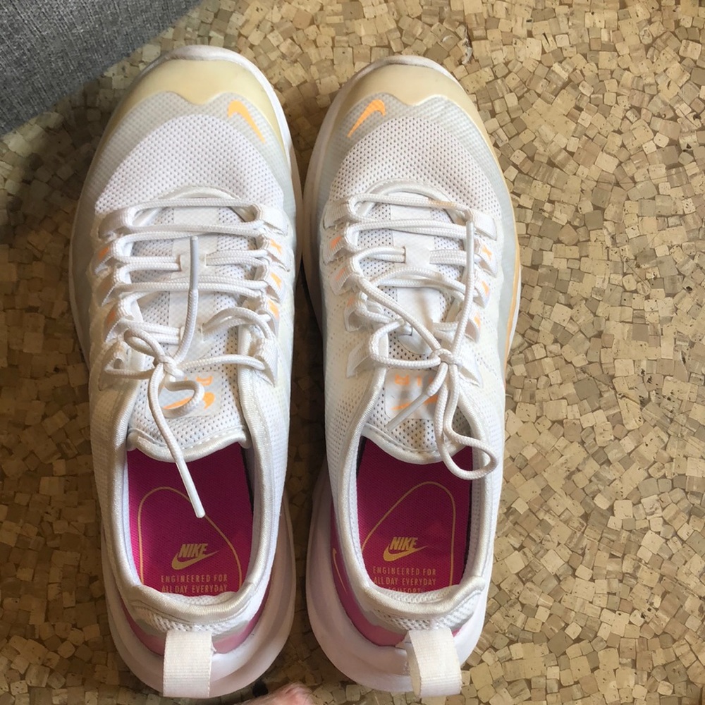 Nike Air Max Axis shoes